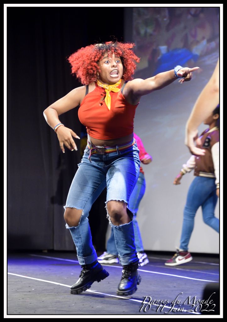 Danseuse hip hop en perruque rouge, Danses du monde 2022