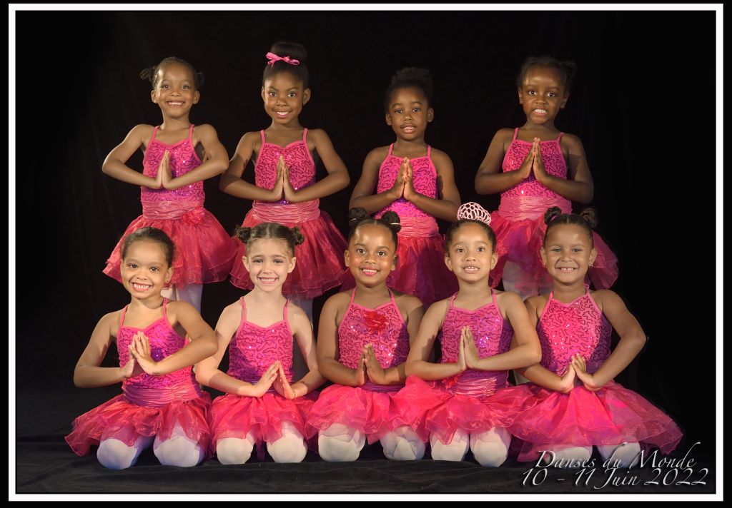 Groupe des plus jeunes élèves en tutus fuchsia, Danses du monde 2022